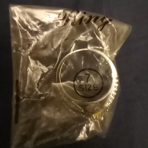 Rhinestone ring - Picture 3 of 4